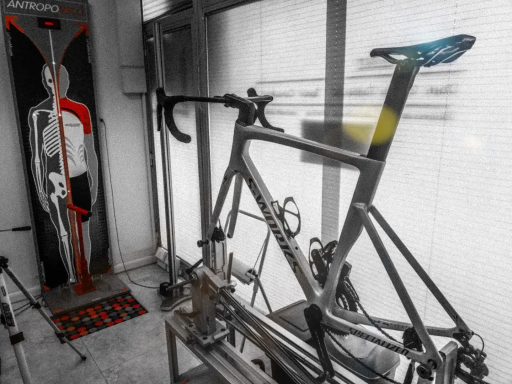 Telaio bici da corsa su dima per misurazione